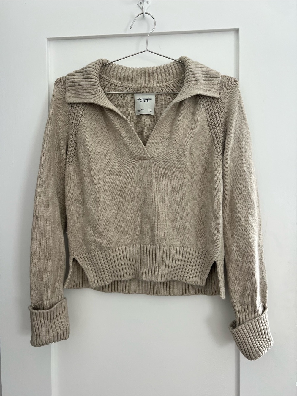 Abercrombie & Fitch Beige V‑Neck Collared Knit Sweater